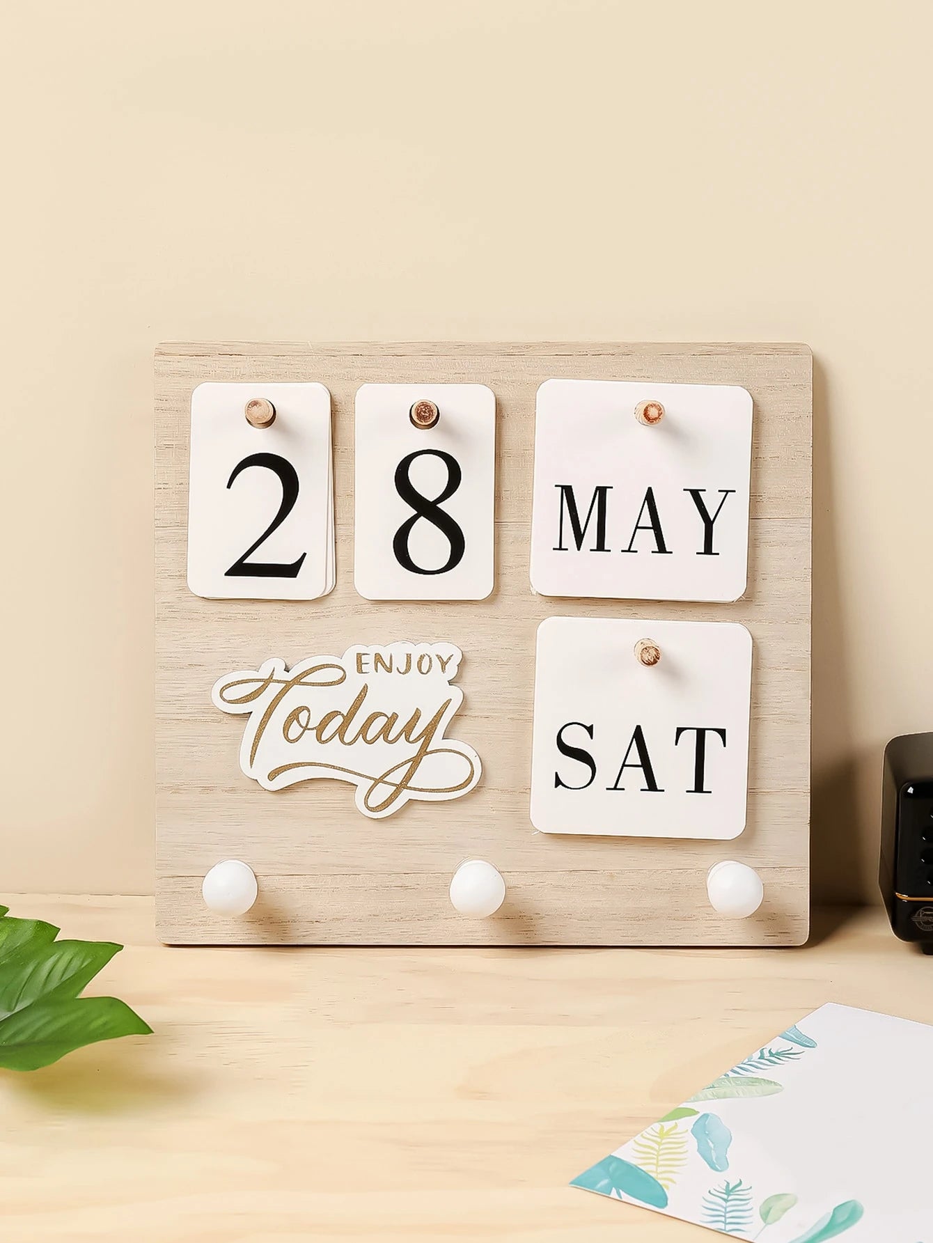 Wooden Wall Hook With Calendar