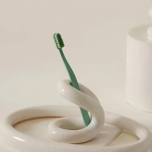 Hand-Thrown Ceramic Vanity Organizer - Sophisticated Holder for Toothbrushes, Makeup Brushes & Writing Pens